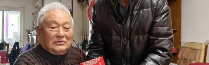 宋凯春节前看望足坛元老年维泗，在家每天都关注冬奥