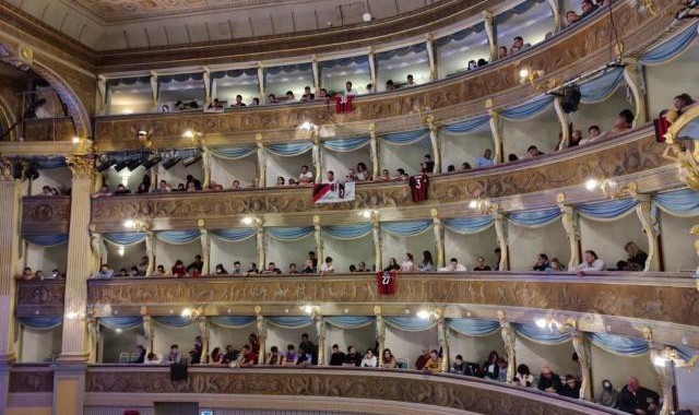 马尔蒂尼的四幕剧：父子、战友、对手、故人