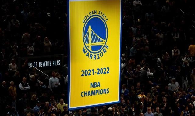 app下载-【现场】四个月的“沧海桑田”冠军勇士，定格金灿瞬间