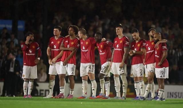 网页版登录入口-多少挣点！曼联计划周中出国踢友谊赛 新赛季无缘欧战损失上亿镑