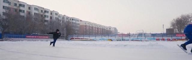 体育视频直播-冰上运动持续“升温” 多地游客上冰解锁运动新体验|冰场|冬奥会|速度滑冰|张振博|速滑队_新浪体育_新浪新闻