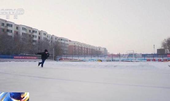 体育视频直播-冰上运动持续“升温” 多地游客上冰解锁运动新体验|冰场|冬奥会|速度滑冰|张振博|速滑队_新浪体育_新浪新闻