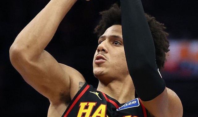 体育视频直播-杰伦34+10+6老鹰大胜森林狼终结7连败 华子30分特雷杨伤停