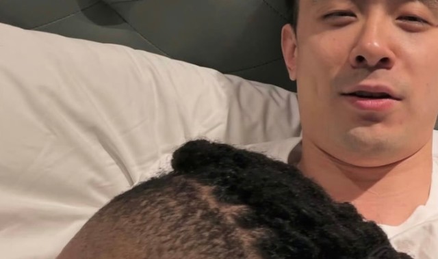 网页版登录入口-辽宁新CP组合？莫兰德趴在赵继伟身上撒娇，机场落地还聊了一路|杨鸣|辽宁男篮|季后赛|沈阳|球迷_新浪体育_新浪新闻