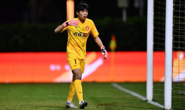 另类转型！前中超门将王年将成21岁无球可踢，拍短剧当男主角