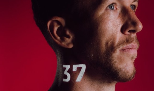 网页版登录入口-佩里西奇37岁生日，埃因霍温祝福：热情永不老，伊万生日快乐