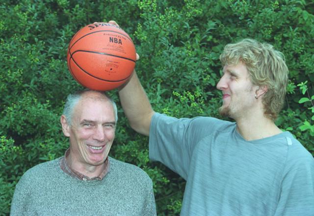 dirk-nowitzki-and-holger-geschwindner.jpg